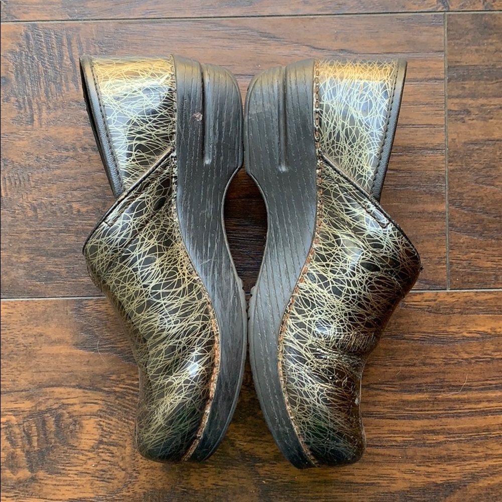 Size 39 Danskos